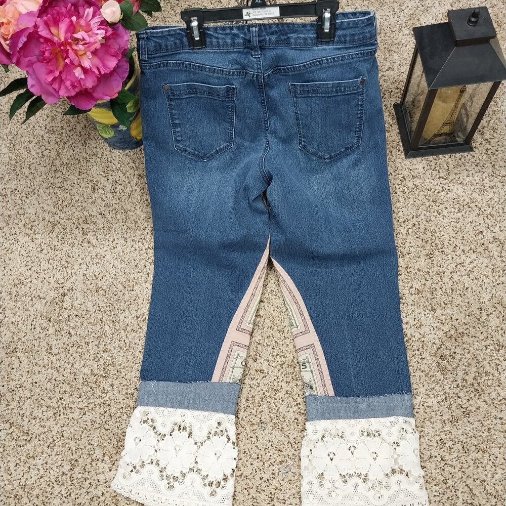 2981 Size 12 Bandolino Appliqued Cropped Jeans - Picture 6 of 7